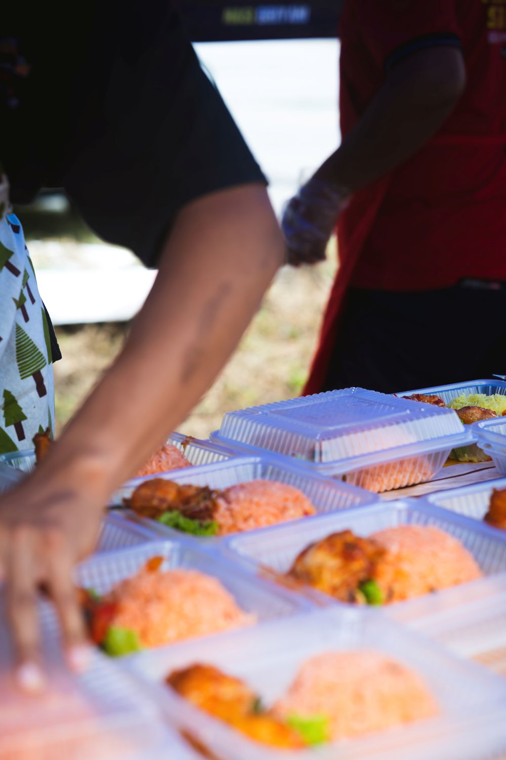 Chef à domicile servant un repas gourmet dans Chaudière-Appalaches